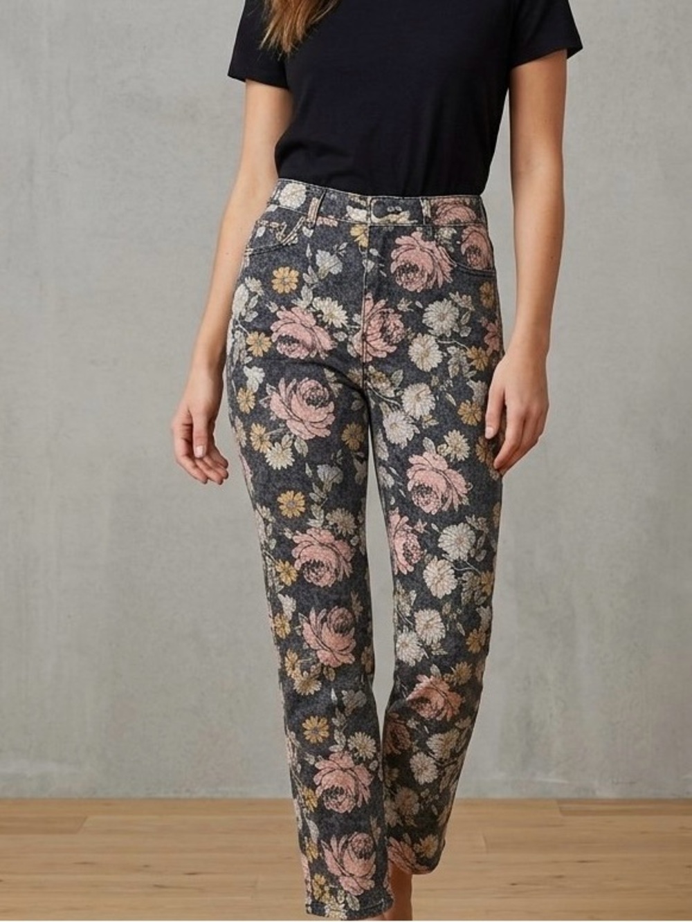 NWT Celebrity Pink High Rise Mom Jeans Black Floral Pattern Size 5 / 27